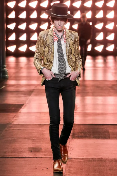 Look 38
